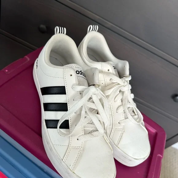 Adidas Classic White Sneakers - Picture 2 of 4